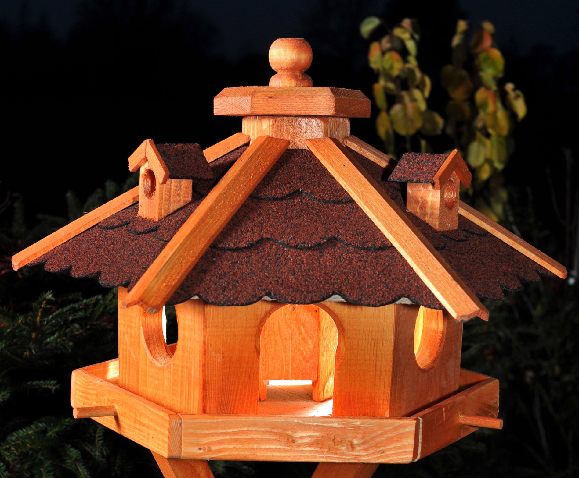 Vogelhaus, Vogelhäuschen mit Bitumschindeln, behandelt, mit Solar V12 - Ansicht 4