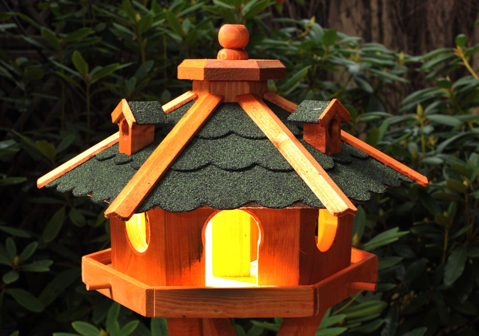 Vogelhaus, Vogelhäuschen mit Bitumschindeln, behandelt, mit Solar V12 - Ansicht 3
