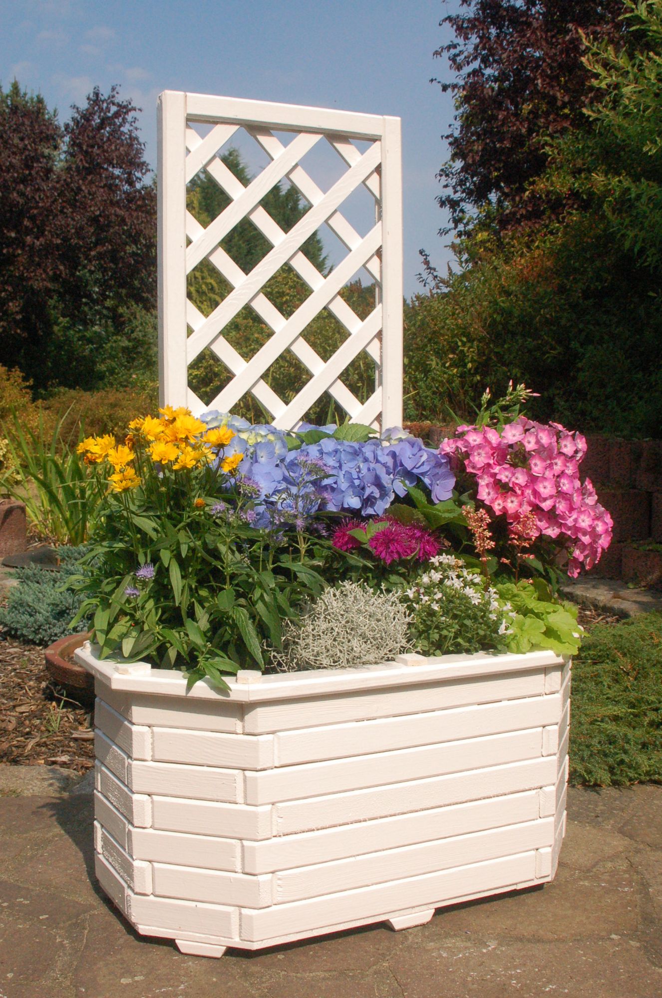 Pflanzkasten, Blumenkasten, Blumenkübel aus massivem Holz mit schön gearbeiteter Pergola, für den Garten - Ansicht 2