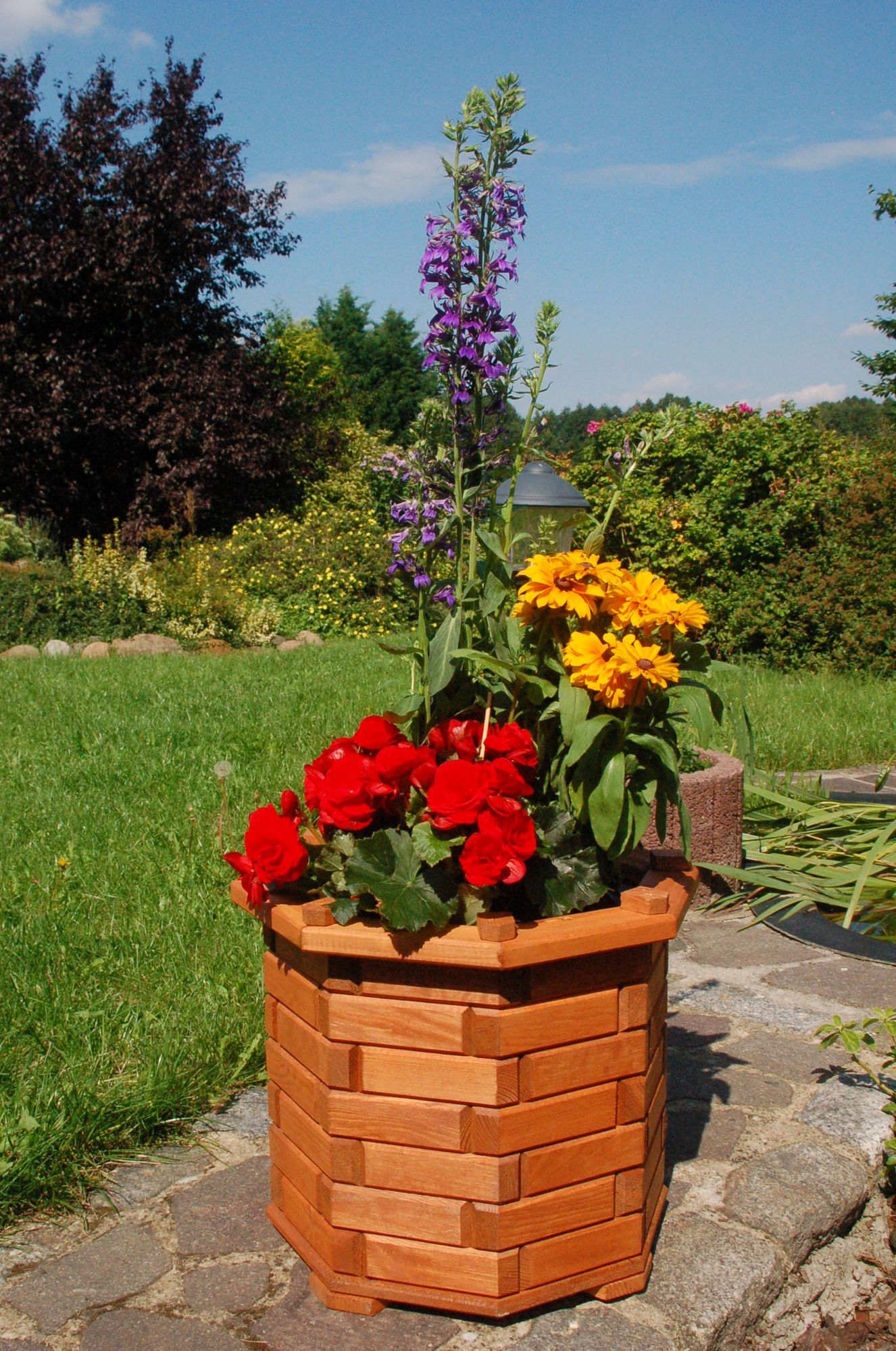 Pflanzkasten, Blumenkasten, Blumenkübel rund aus massivem Holz, für den Garten - Ansicht 2