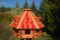 Futterhaus / Vogelhaus mit braun - roten Holzschindeln und Gauben mit Vogelhausständer, V13r m. St. - Ansicht 2