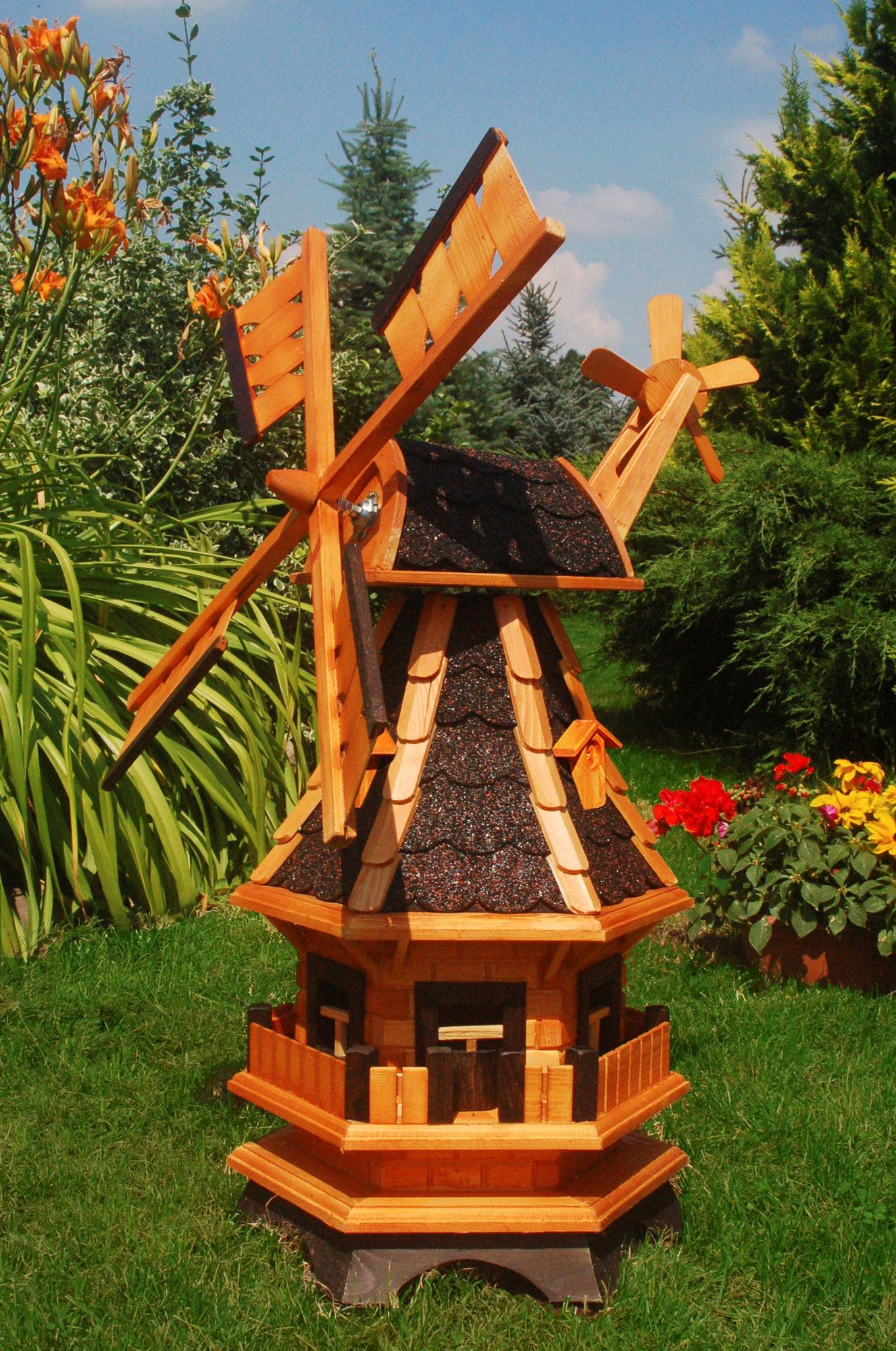 Gartenwindmühle mit dunkeln Schindeln– Höhe 1 Meter