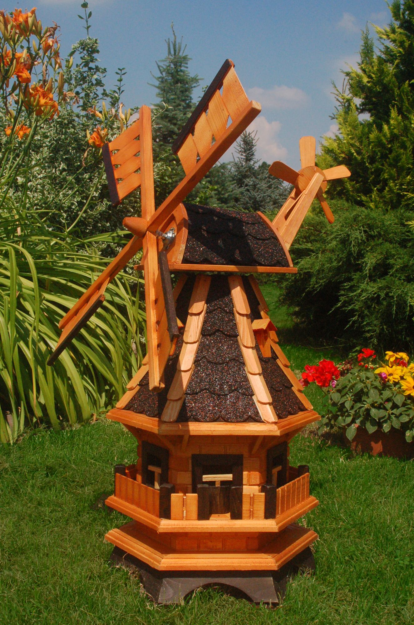 Windmühle norddeutscher Art von 80-130 cm Höhe und in verschiedenen Farben, Solarbeleuchtung optional