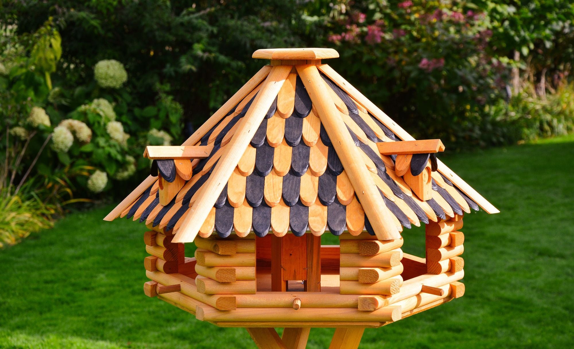 XXL Luxus Vogelhaus absoluter Blickfang, Vogelfutterhaus aus Holz