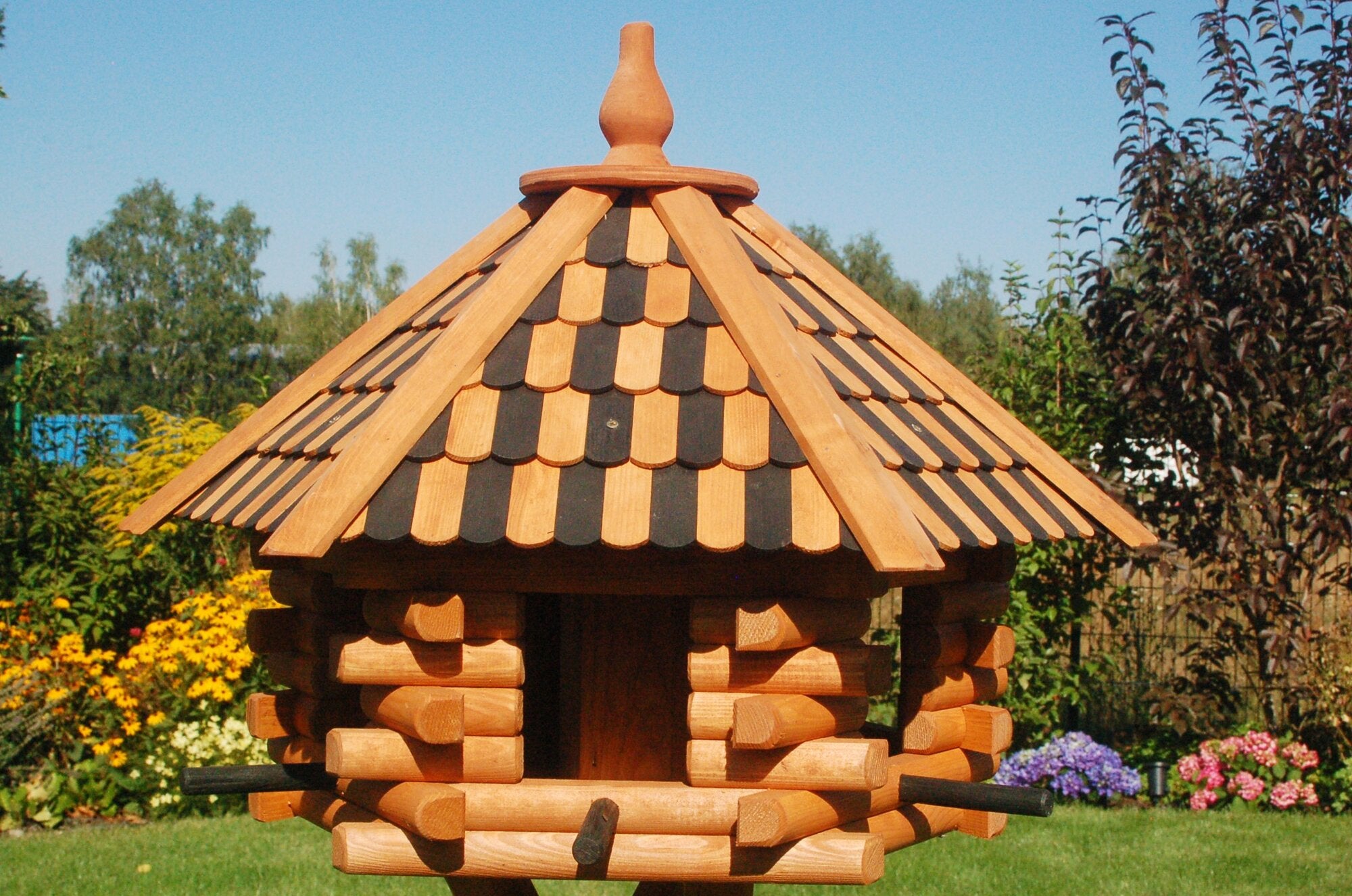 Vogelhaus XXL, Futterhaus 65 x 50 cm imprägniert, Holzschindeldach in braun-schwarz, mit oder ohne Vogelhausständer, V15XXL