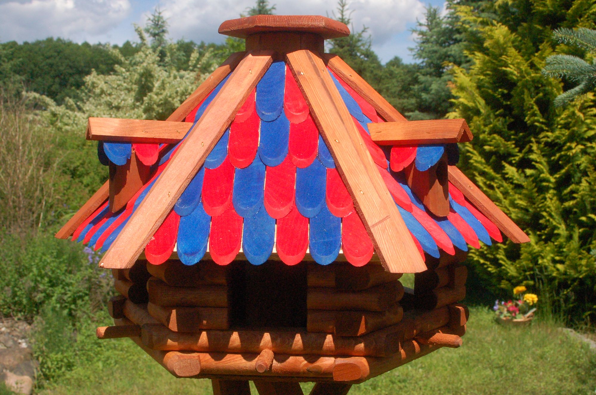 Futterhaus / Vogelhaus mit Holzschindeln und Gauben verschiedene Dachfarben und Solarbeleuchtung wählbar, V13 - Ansicht 8