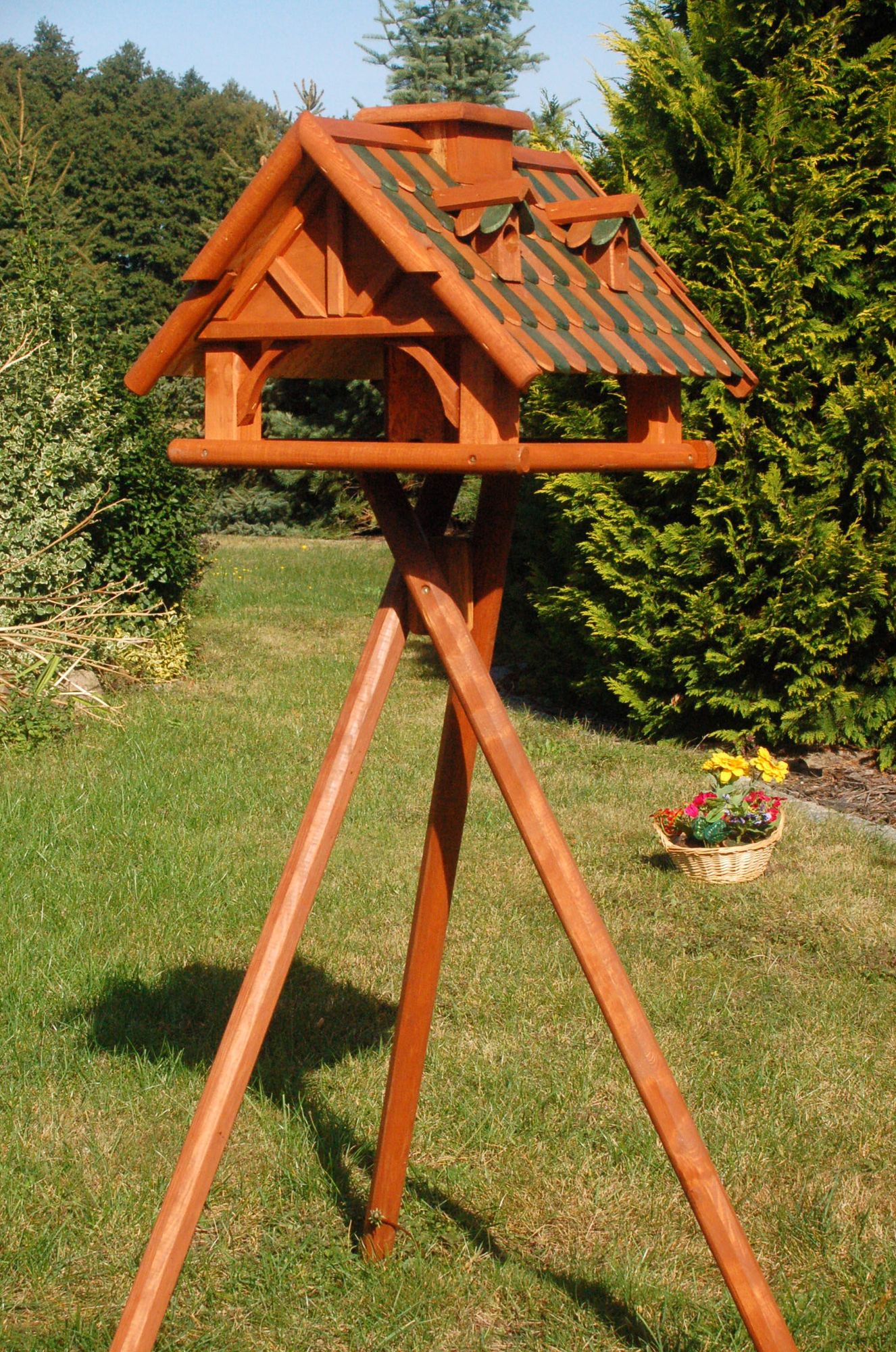 Vogelhaus Futterhaus Futterhäuschen Vogelvilla mit Holzschindeldach in versch. Farben und Solarbeleuchtung, wahlweise mit oder ohne Vogelhausständer V19 - Ansicht 4