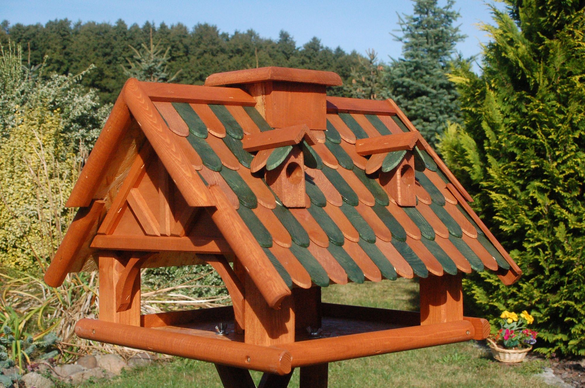 Vogelhaus Futterhaus Futterhäuschen Vogelvilla mit Holzschindeldach in versch. Farben und Solarbeleuchtung, wahlweise mit oder ohne Vogelhausständer V19 - Ansicht 3