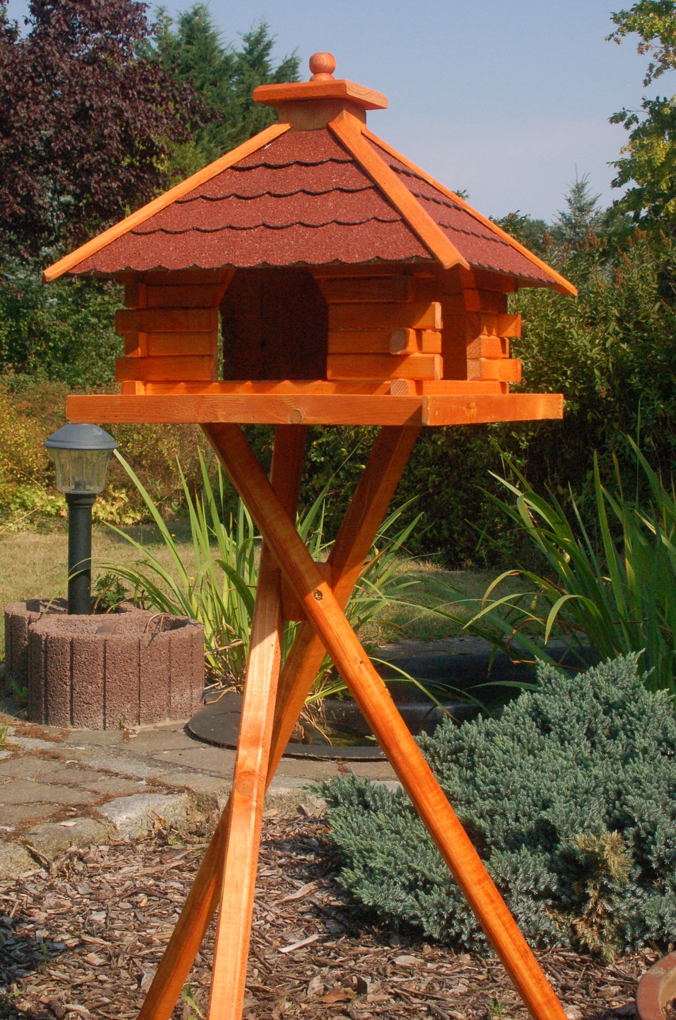XXL Futterhaus Vogelhaus mit Bitumenschindeln versch. Dachfarben mit Vogelhausständer V20 - Ansicht 3