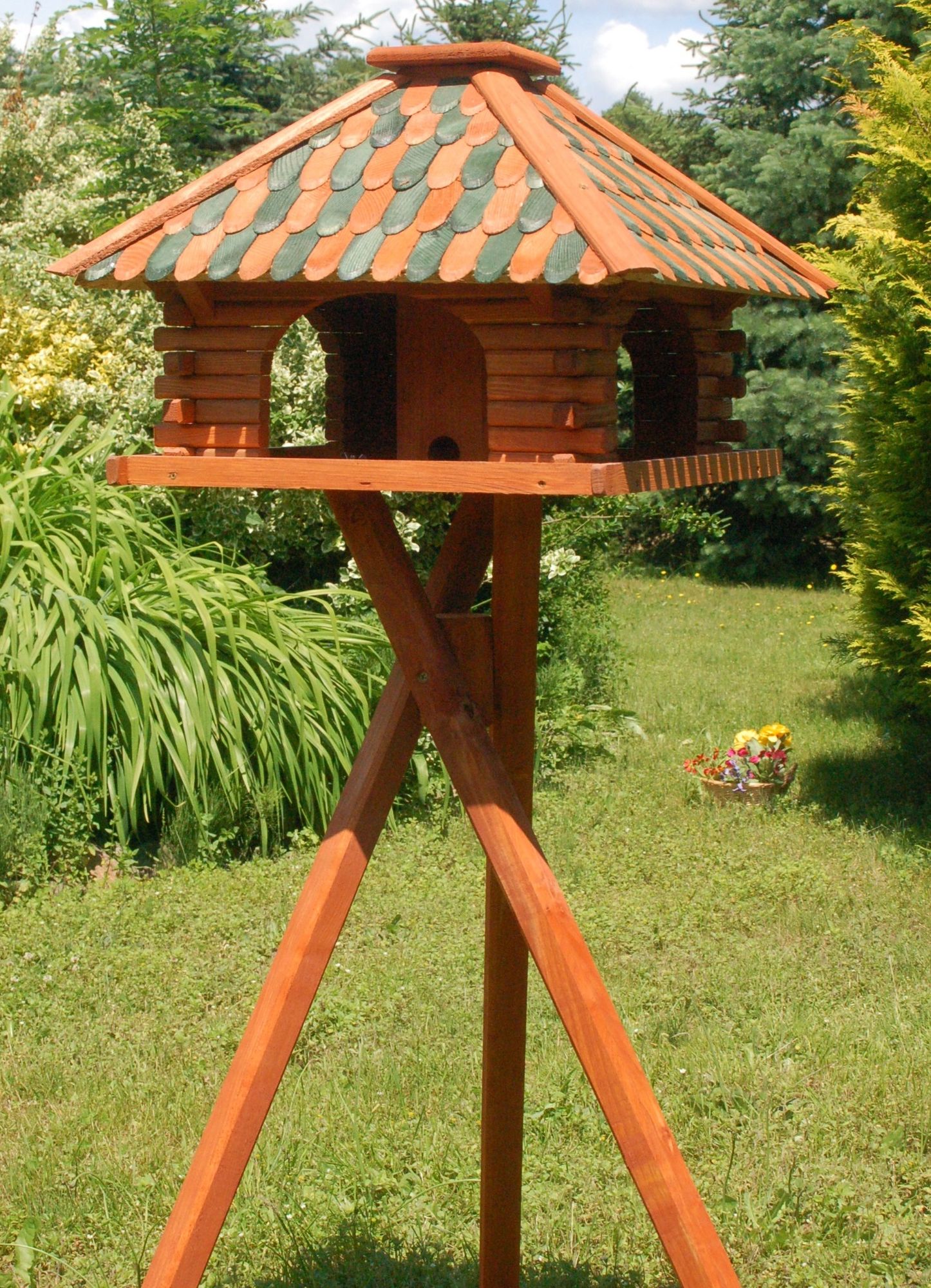 Vogelhaus Futterhaus Futterhäuschen Vogelvilla mit Holzschindeldach in versch. Farben und Solarbeleuchtung, wahlweise mit oder ohne Vogelhausständer V20 - Ansicht 4
